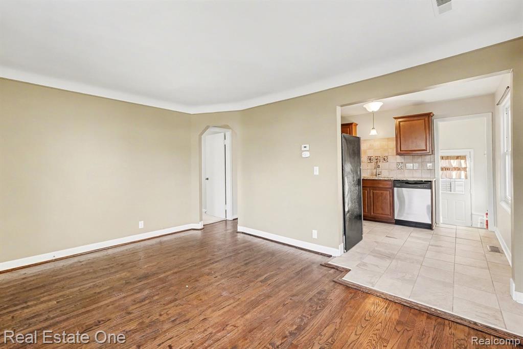 421 W Kalama Avenue, Madison Heights, MI 48071 — Photo 12