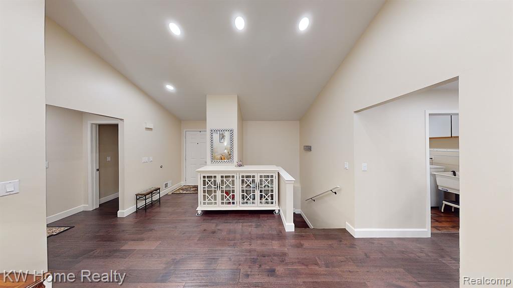 190 WINDING Brook, Commerce Twp, MI 48390 — Photo 4