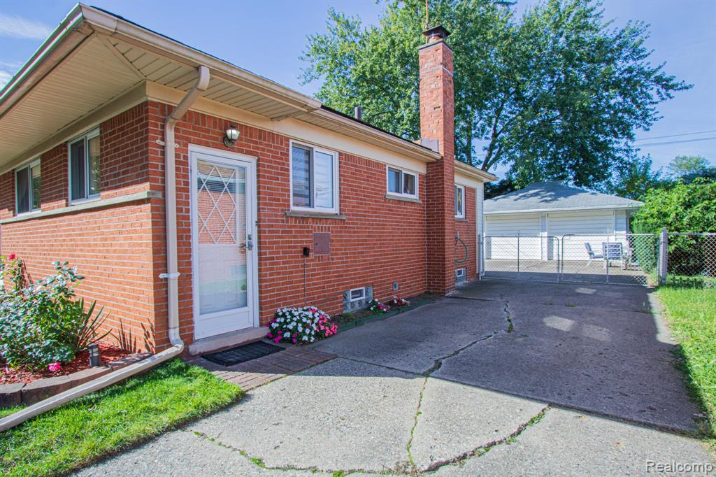 25125 CAMPBELL Avenue, Warren, MI 48089 — Photo 32