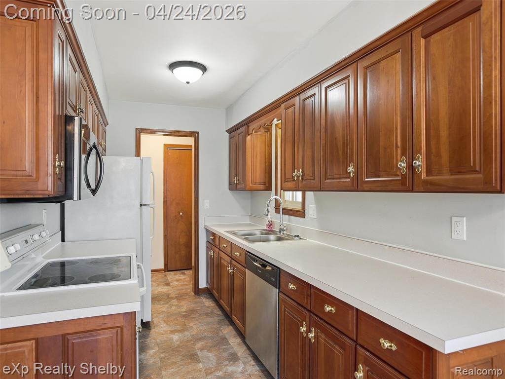 49301 Schoenherr Road, Shelby Twp, MI 48315 — Photo 6