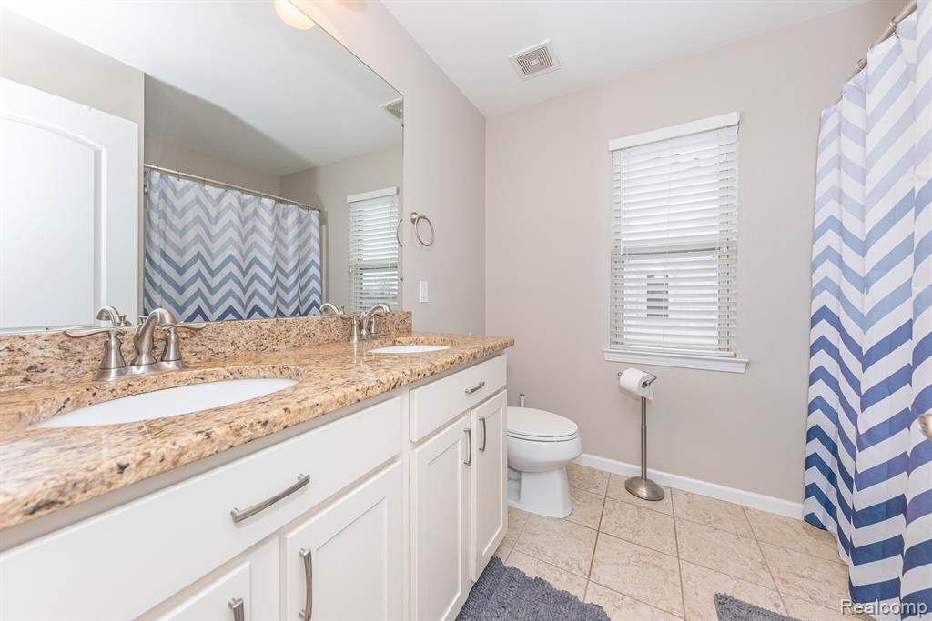 806 LAKE WOODS Drive, Canton, MI 48188 — Photo 51