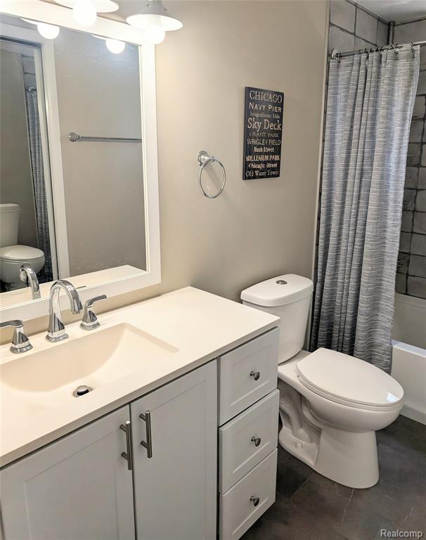 1390 Laurel Valley Drive, Waterford, MI 48327 — Photo 12