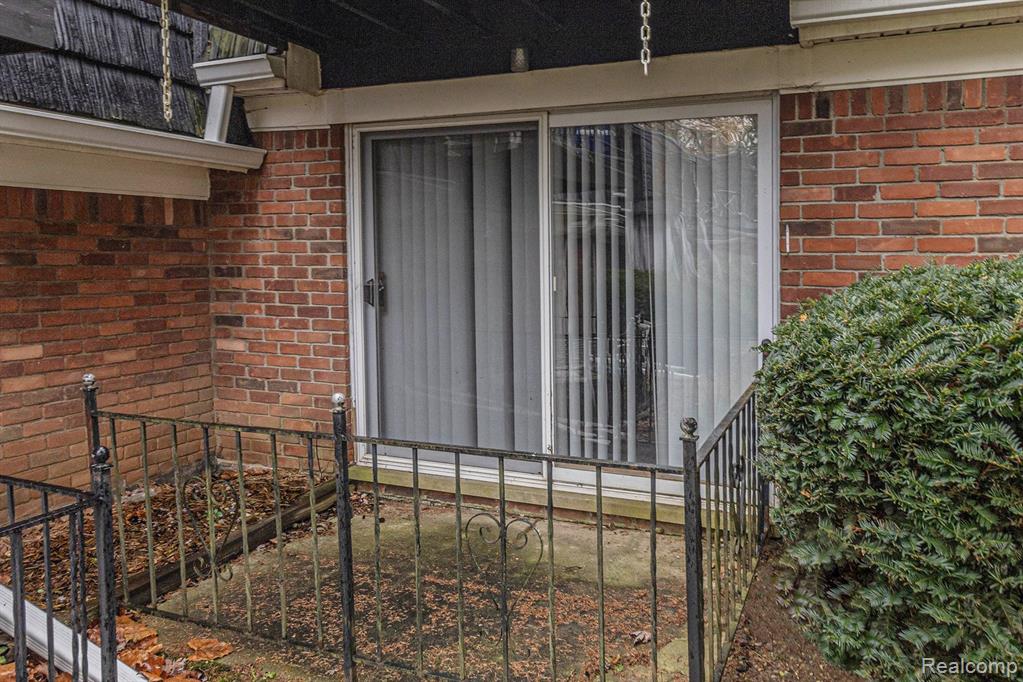 1834 COLONIAL VILLAGE Way, 2, Waterford, MI 48328 — Photo 18