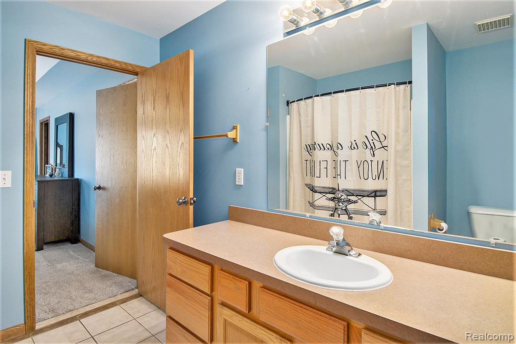 7296 RUSTIC WAY Drive, Fowlerville, MI 48836 — Photo 17