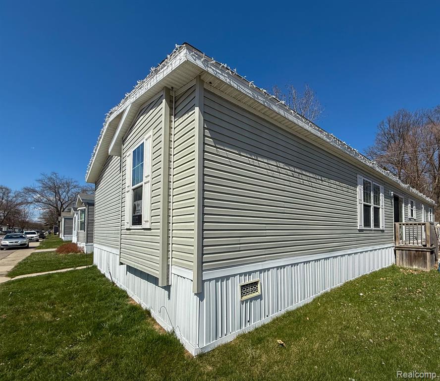389 Rustic Lane N, Belleville, MI 48111 — Photo 23