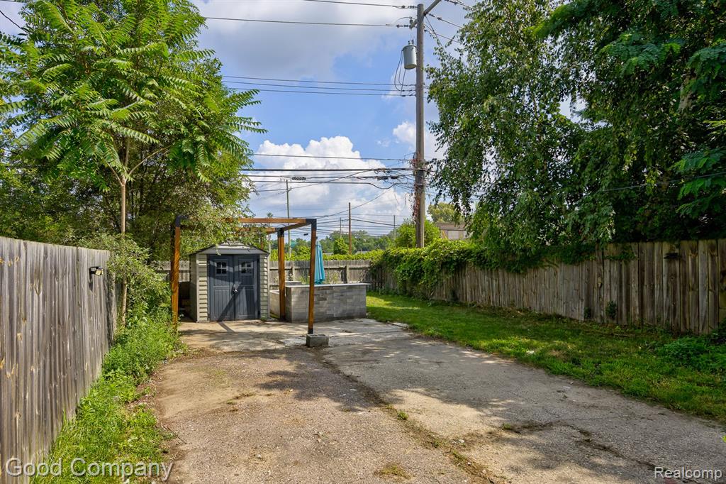 573 E Oakridge Street, Ferndale, MI 48220 — Photo 28