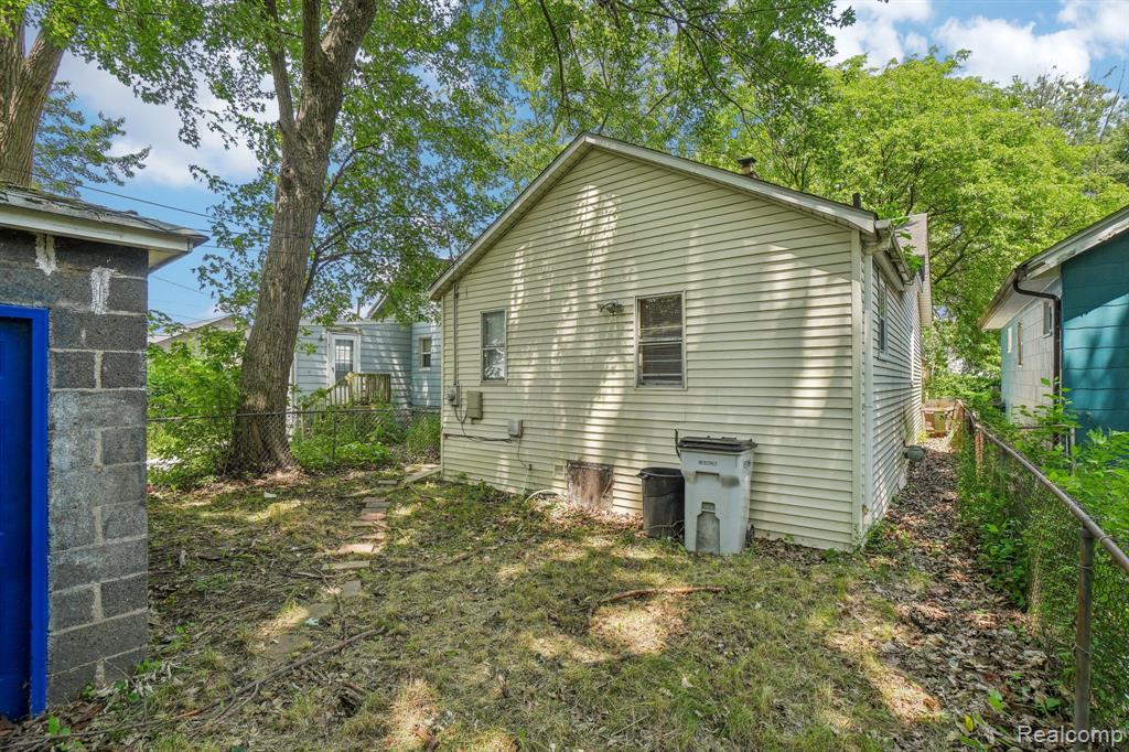 46 E HAYES Avenue, Hazel Park, MI 48030 — Photo 24