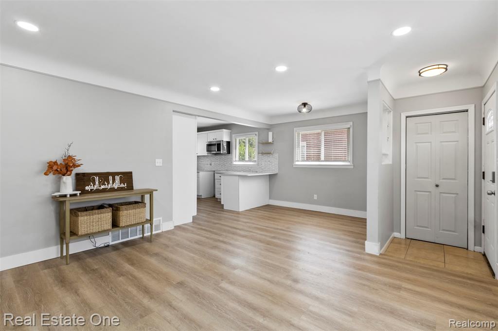 6118 Amboy Street, Dearborn Heights, MI 48127 — Photo 4