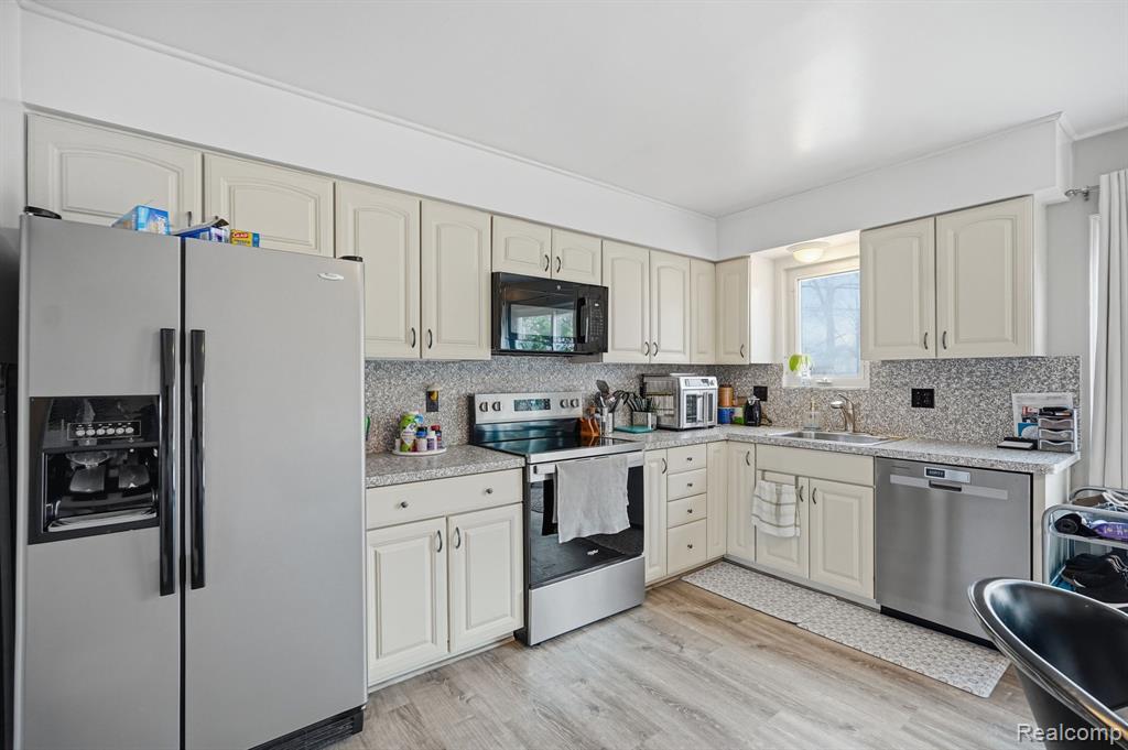 21525 Downing Street, Saint Clair Shores, MI 48080 — Photo 12