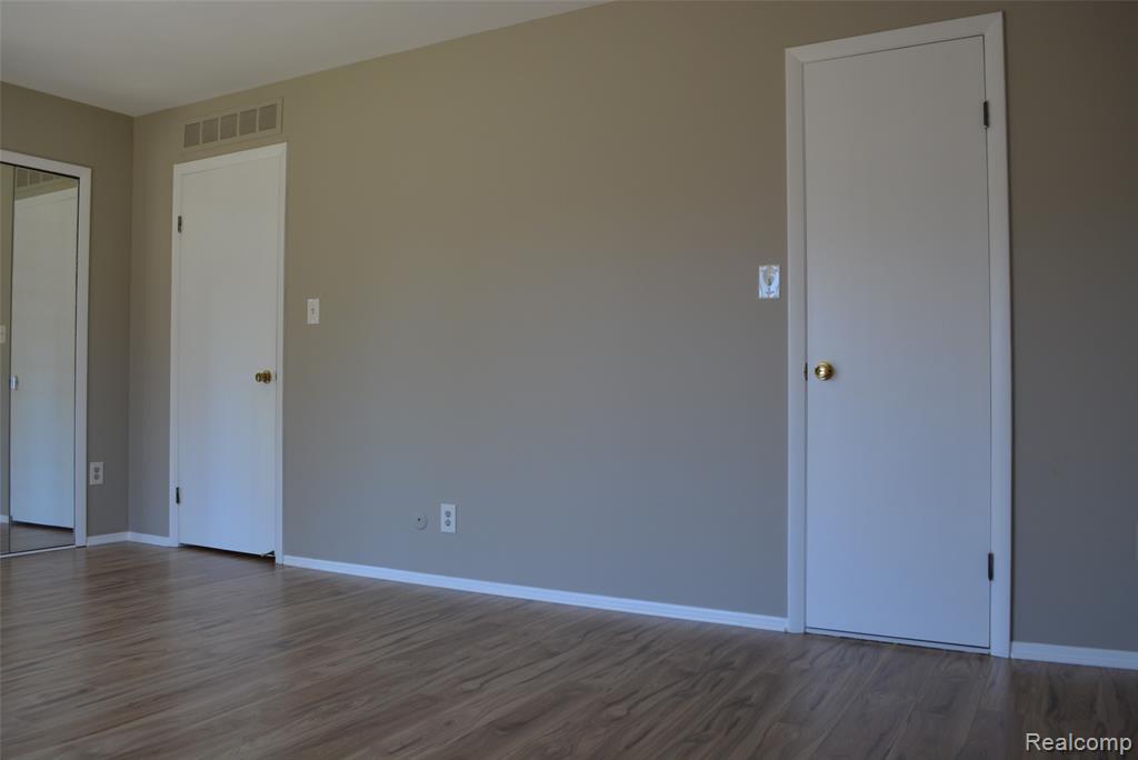 3883 OLD CREEK Road, 18, Troy, MI 48084 — Photo 33