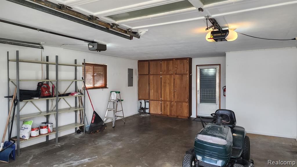 45251 CUSTER Avenue, Utica, MI 48317 — Photo 42