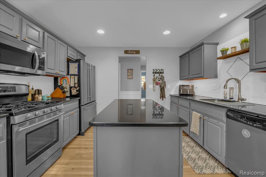 8159 Pickering Place, Westland, MI — Photo 11