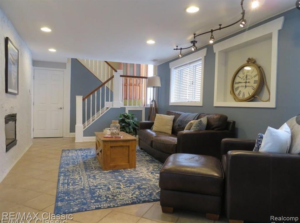 1508 LAKEVIEW Drive, Wolverine Lake, MI 48390 — Photo 8