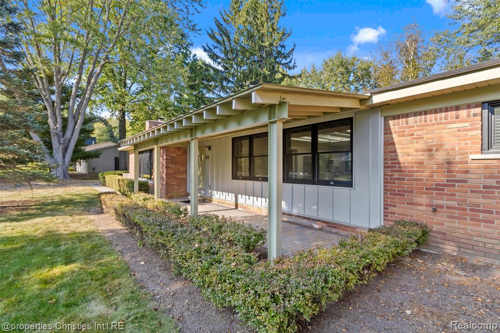 571 Yorkton Lane, Bloomfield Hills, MI 48304 — Photo 3