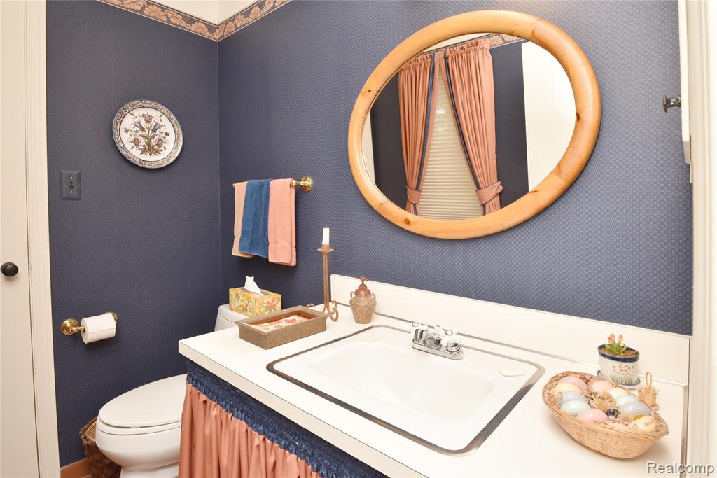 2026 W Bend Court, Bloomfield Hills, MI 48302 — Photo 19