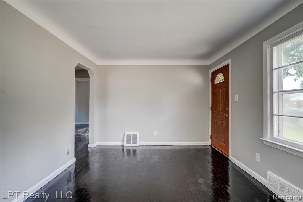 23038 Violet Street, Farmington, MI 48336 — Photo 5