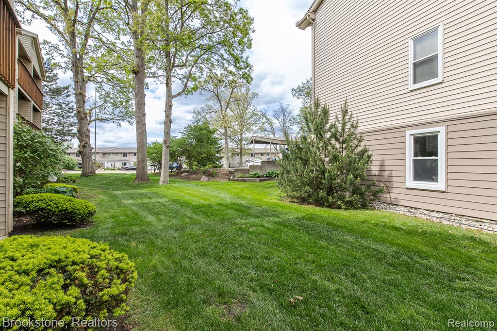 5078 Harbor Oak Drive, 40, Waterford, MI 48329 — Photo 33