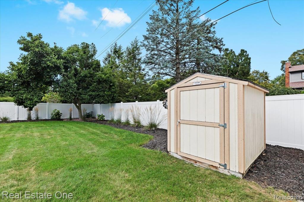 40718 Ivywood Lane, Plymouth, MI 48170 — Photo 34
