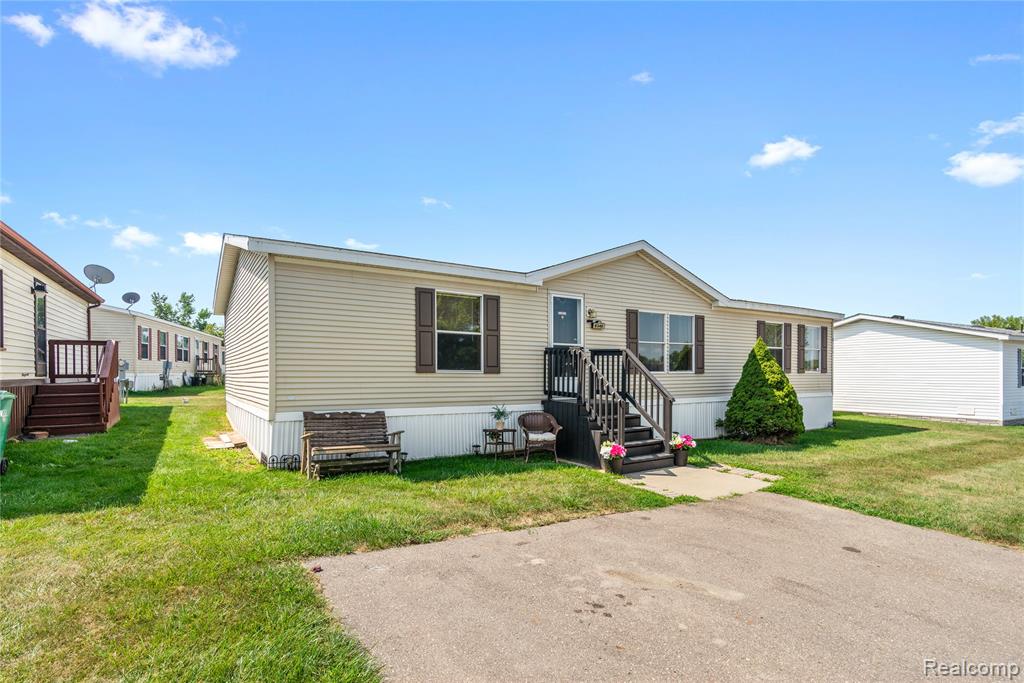8346 Whitehorn Lane, Fenton, MI 48430 — Photo 27