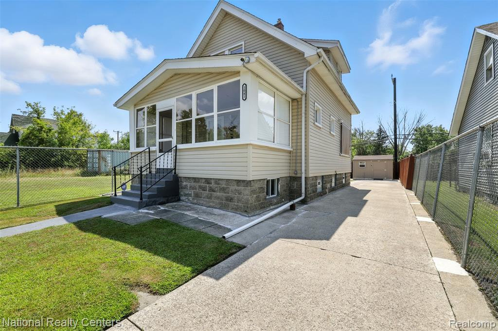 1041 Adeline Street, Highland Park, MI 48203 — Photo 4