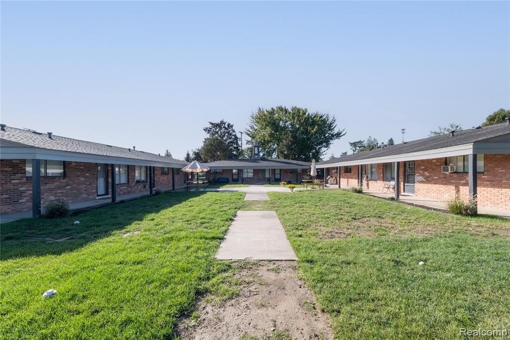 3065 S Commerce Road, Wolverine Lake, MI 48390
