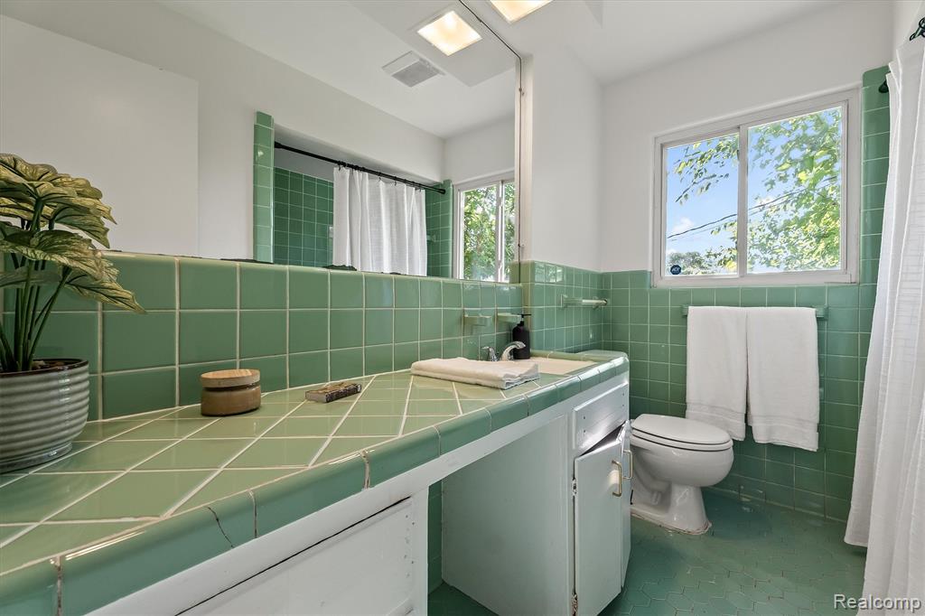 23520 Marlow Street, Oak Park, MI 48237 — Photo 16
