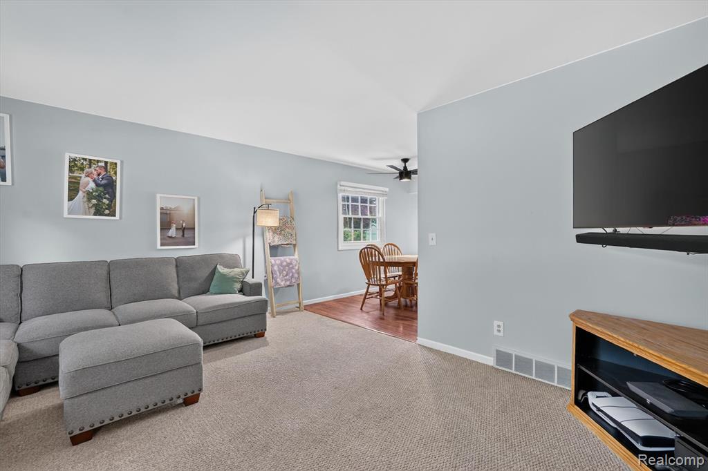 5521 Independence Colony Road, Grand Blanc, MI 48439 — Photo 8