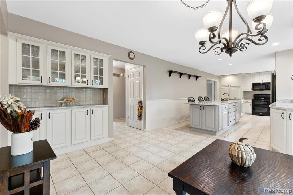8291 Fawn Valley Circle, Clarkston, MI 48348 — Photo 16