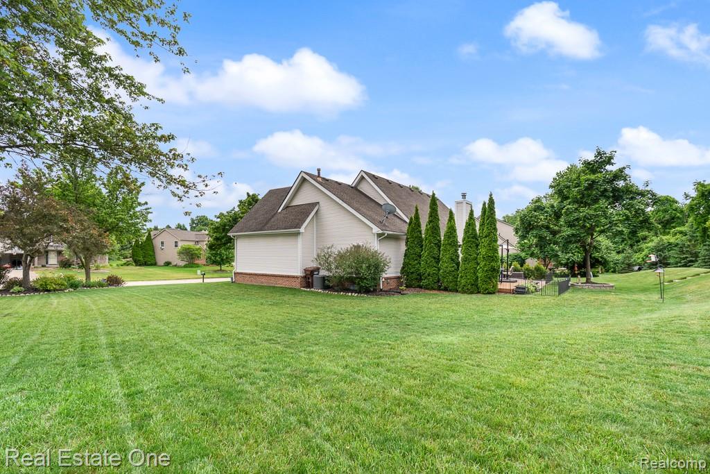 1043 Ridgeview Circle, Lake Orion, MI 48362 — Photo 45