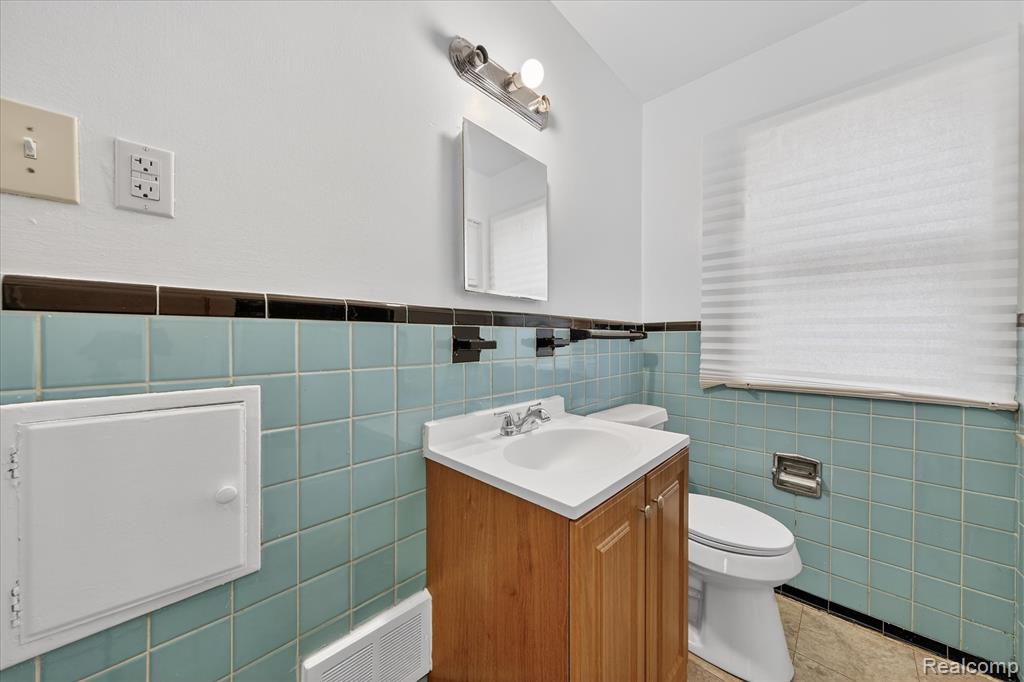 9178 Sussex Street, Detroit, MI 48228 — Photo 17