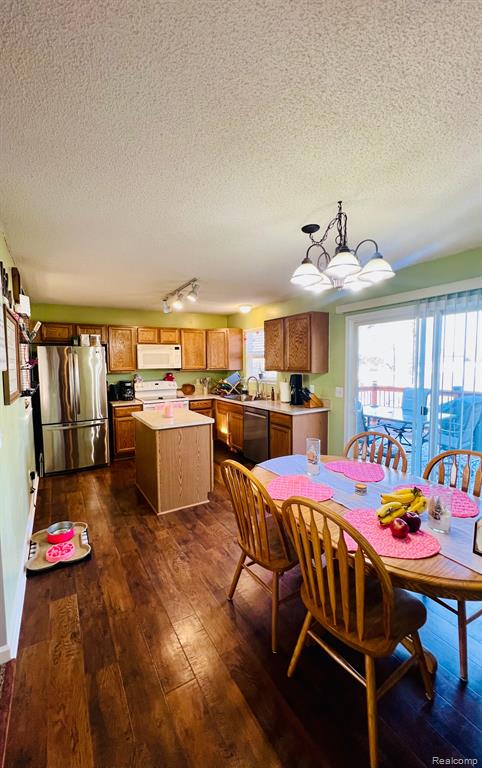 704 HAYSTACK Drive, Linden, MI 48451 — Photo 37