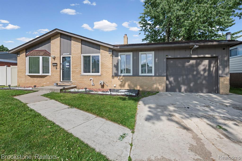 31758 Eiffel Avenue, Warren, MI 48088