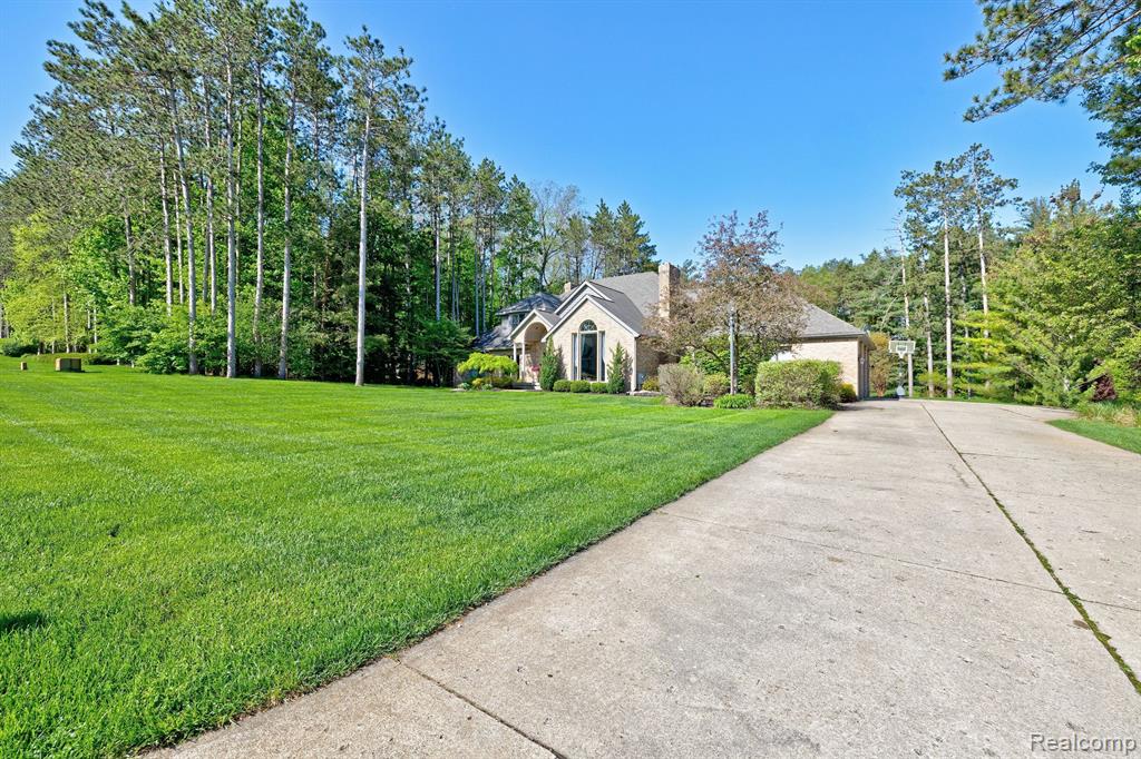 900 ROLLING PINES Drive, Ortonville, MI 48462 — Photo 64