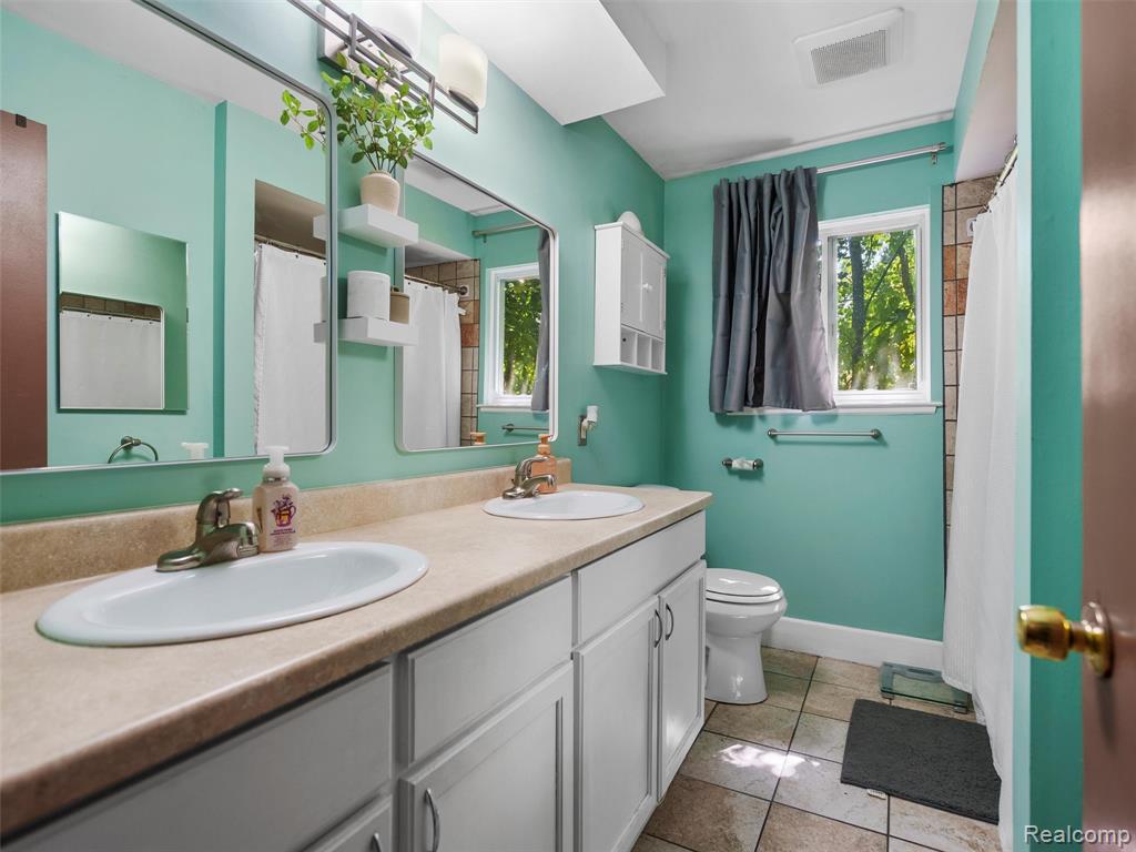 47080 Greenview Road, Shelby Twp, MI 48317 — Photo 17