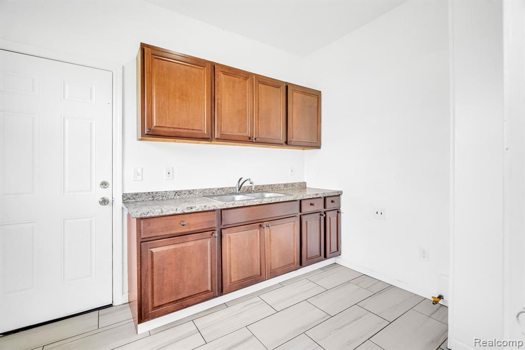 6423 Hazlett Street, Detroit, MI 48210 — Photo 31