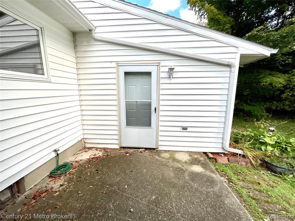 6272 Elro Street, Burton, MI 48509 — Photo 8