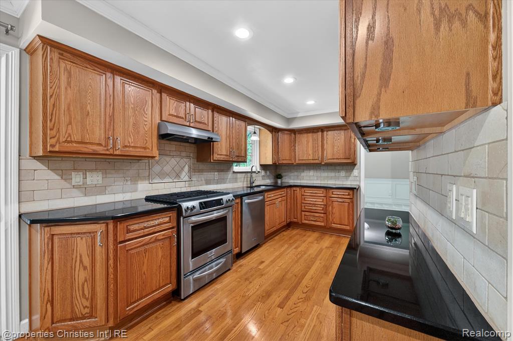 4352 Greenstown Drive, West Bloomfield, MI 48323 — Photo 21