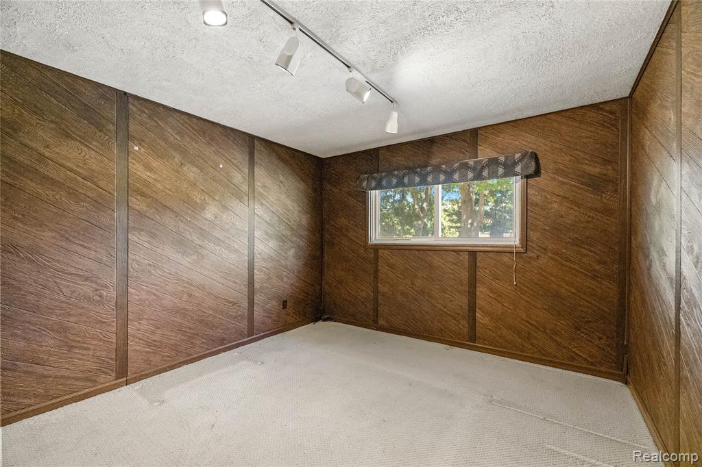 7250 Ten Hill Road, West Bloomfield, MI — Photo 16