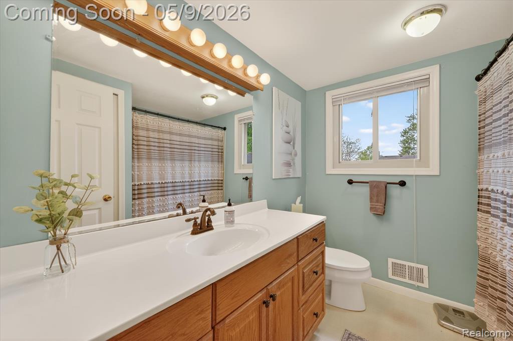16621 Gatehouse Drive, Woodhaven, MI 48183 — Photo 18