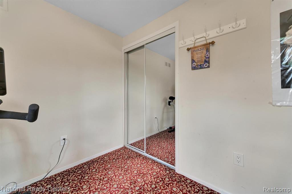 5450 Pocono Street, West Bloomfield, MI 48323 — Photo 49