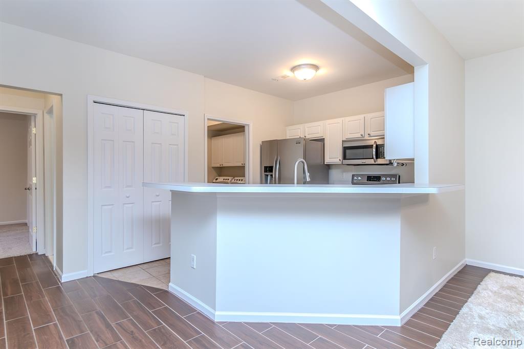 8106 CHESAPEAKE Circle, Walled Lake, MI 48390 — Photo 13