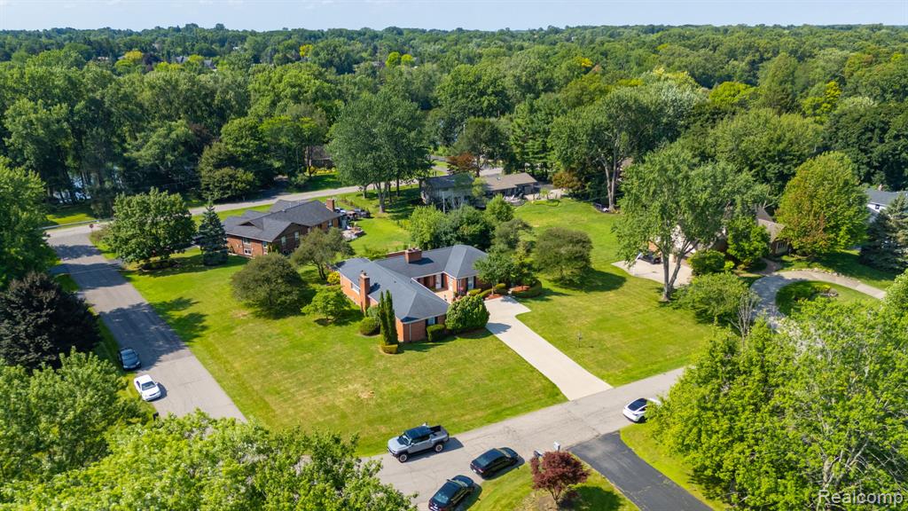 1853 W Bend Drive, Bloomfield, MI 48302 — Photo 39