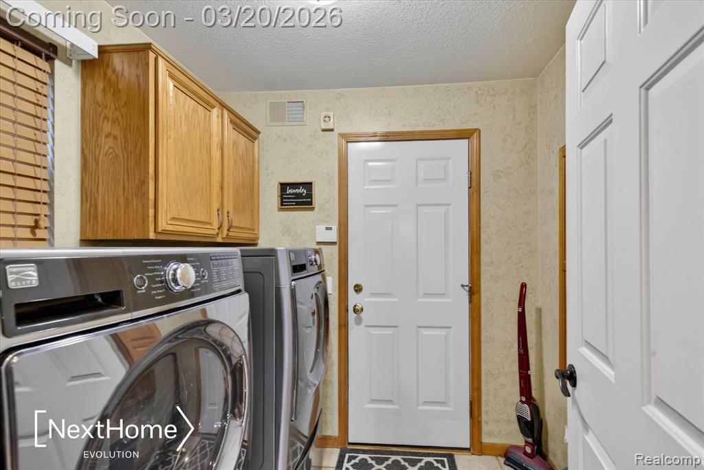 27078 Brookview Court, Flat Rock, MI 48134 — Photo 28