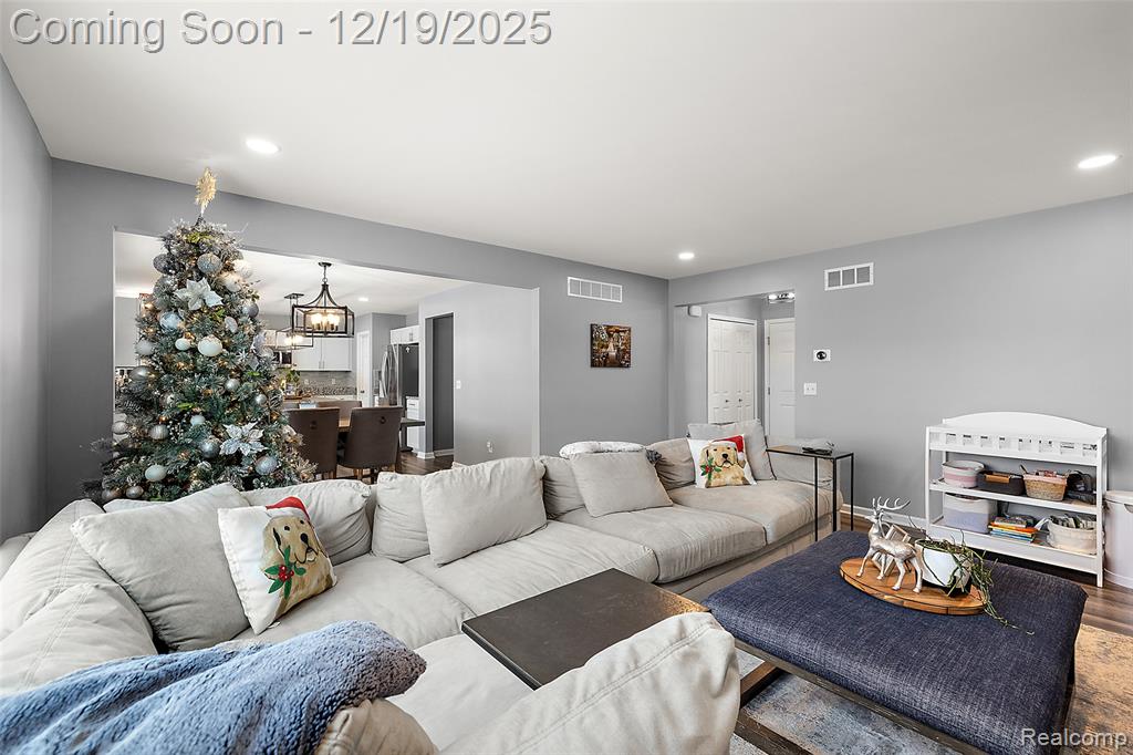 51336 Times Square Drive, Shelby Twp, MI 48315 — Photo 10