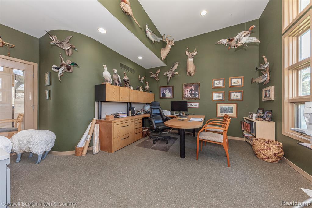 9945 ROLLING GREENS Drive, Pinckney, MI 48169 — Photo 30