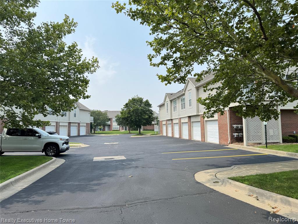43940 Elm Drive, Sterling Heights, MI 48313 — Photo 22