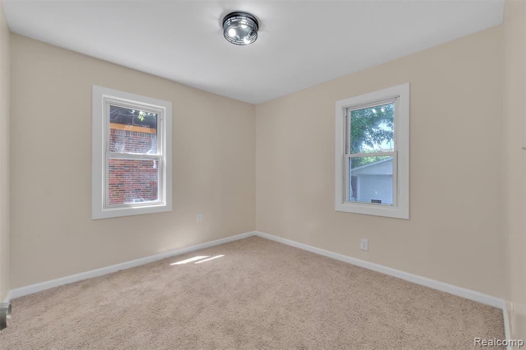 14521 SUSSEX Street, Detroit, MI 48227 — Photo 12