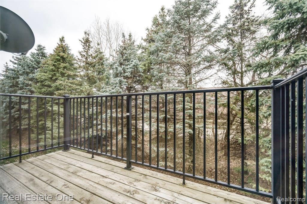 6975 EDGEWATER Drive, Troy, MI 48085 — Photo 22