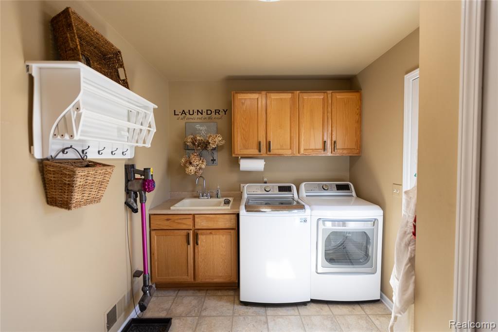 7988 Hillside Lakes Drive, Brighton, MI 48116 — Photo 47