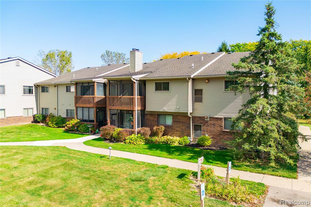 10241 Nancys Boulevard, 56, Grosse Ile, MI 48138 — Photo 4